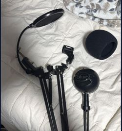 Blue Snowball Mic With Stand And Cover