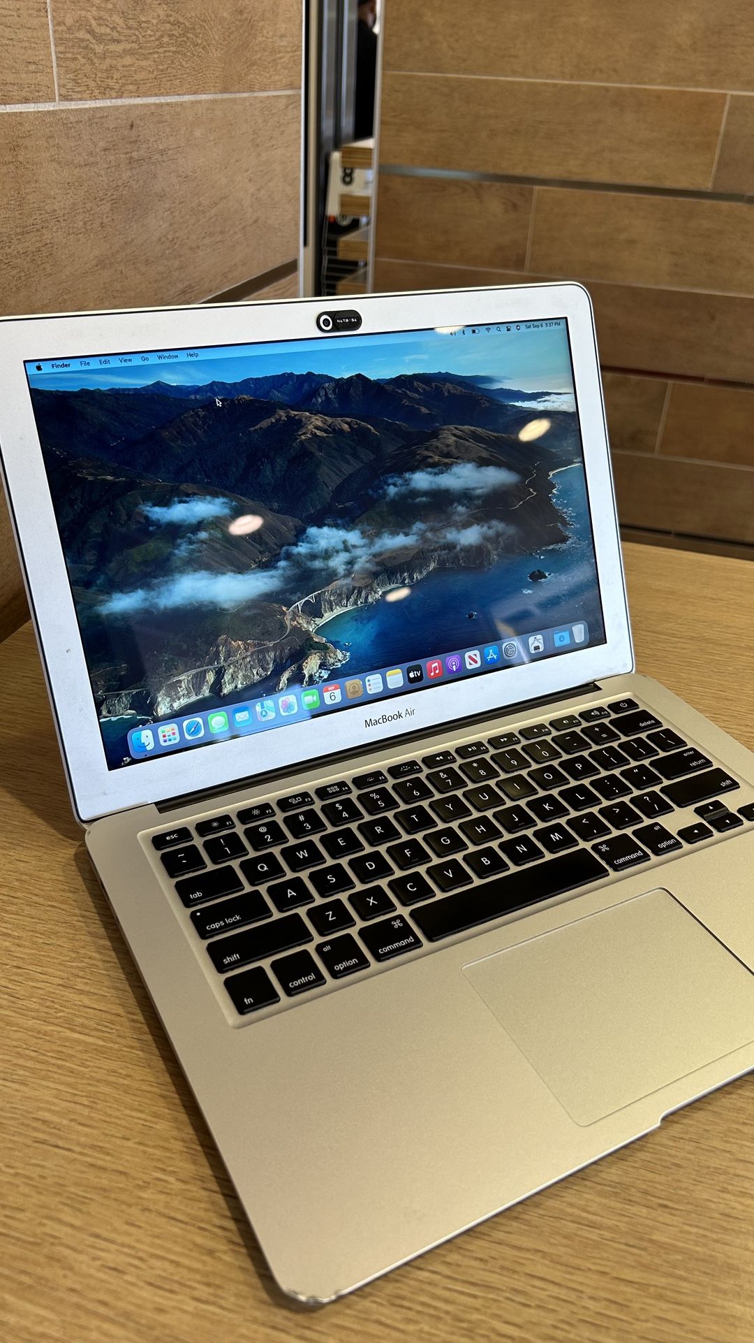 Apple MacBook Air 13” I5/8GB/256GB SSD $200