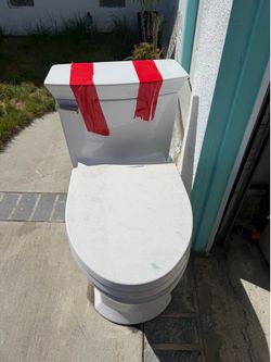 TOTO White Two-Piece Toilet with Seat – Good Condition