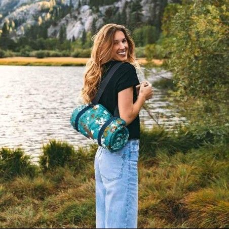 Vera Bradley + Coleman Camping Blanket - Wildflowers Blue