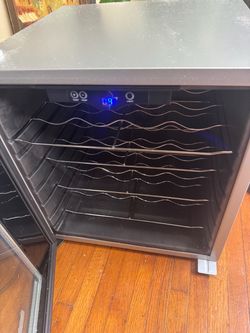 Cuisinart Private Reserve Wine Cellar CWC-1600 Clean