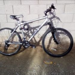 Haro V3 26" 24 Speed Mountain Bike  **AWESOME CONDITION**