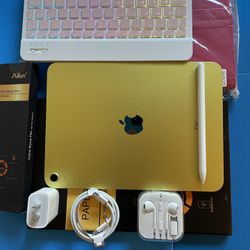 256gb Apple IPad 10th Generation (10.9” Liquid Retina / 2022 Model) with pen, keyboard, case & Accessories (warranty 11/2025)