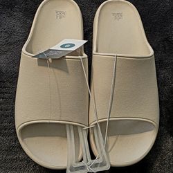 Wild Fable Slipper- Size 9