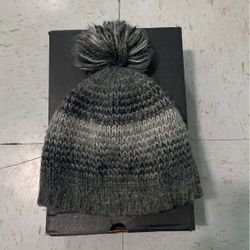 Bula beanie with pom pom