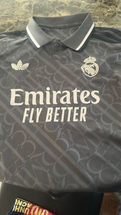 Real Madrid jersey (gray)