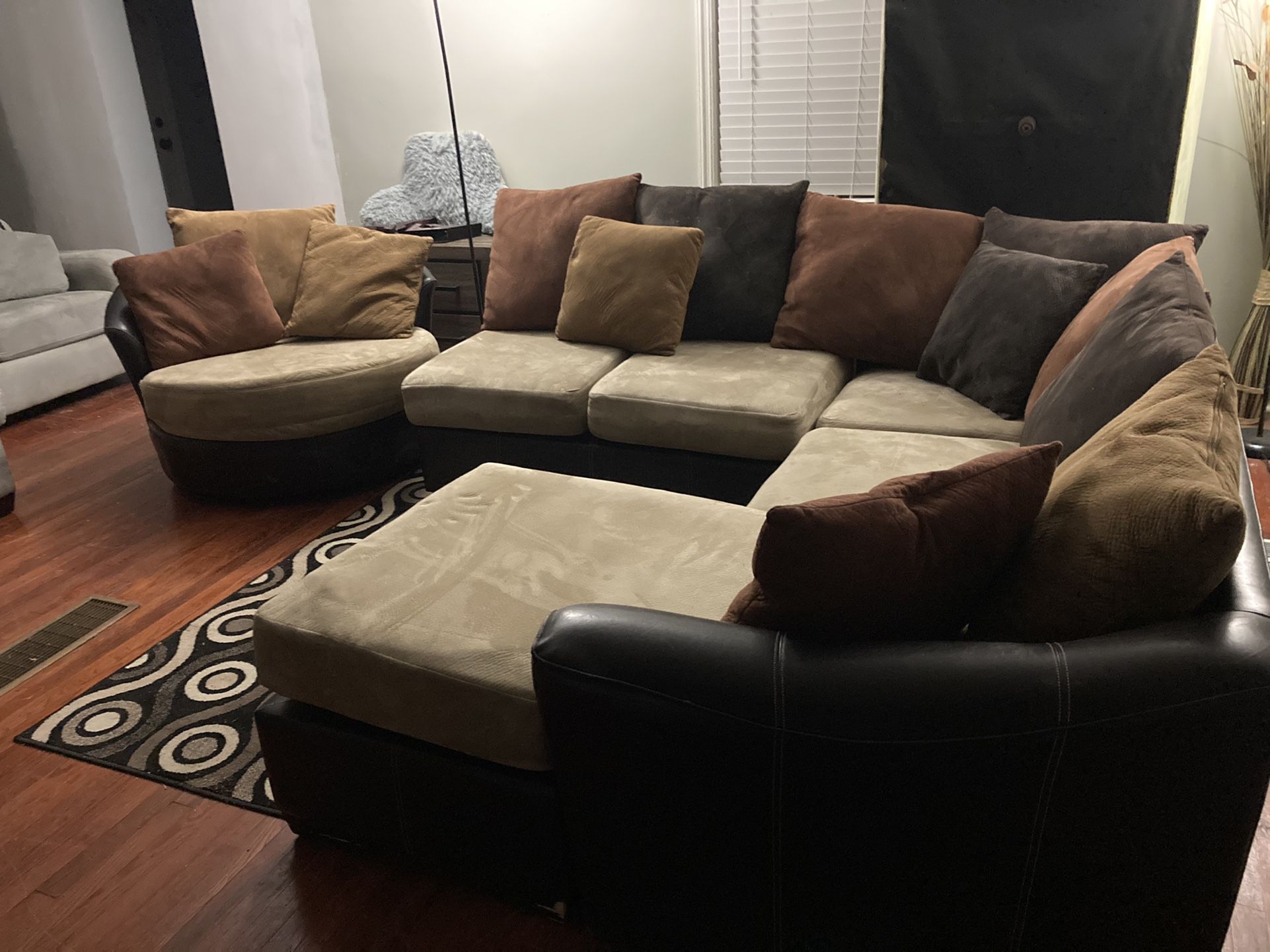HAVERTYS PLUSH USED MOCHA SMALL 3PC SECTIONAL & REVOLVING CHAIR $399 OBO...ALL OFFERS WELCOME!!