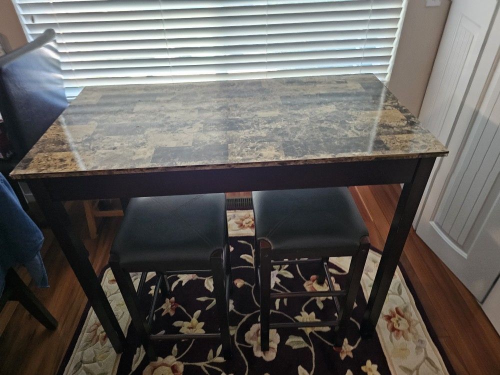 Pub Table With 2 Stools