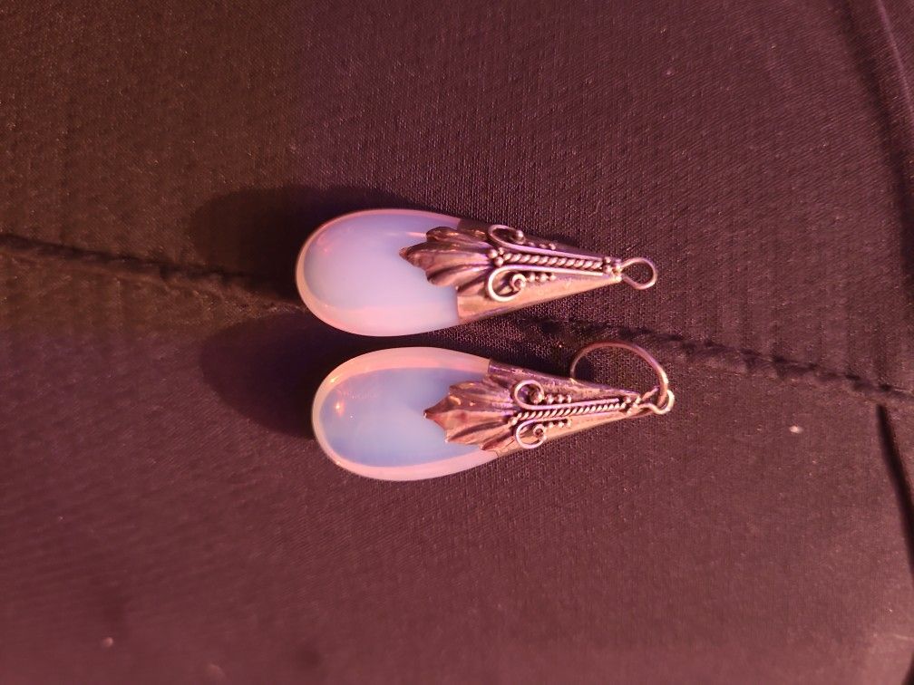 925 silver and moonstone pendants for necklace or earings.