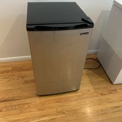 Mini Fridge  Magic Chef