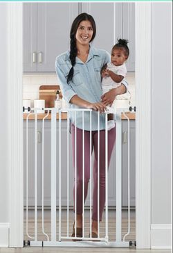 Regalo tall baby or pet gate