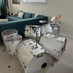 DRUM set. Pearl 8 Piece