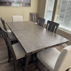Extendable Dinning Table