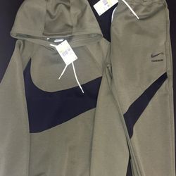 Nike Men’s Small Sweatsuit