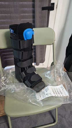 Orthopedic surgical boot
