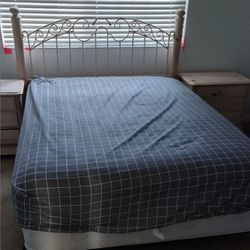 Selling Queen-size Bedroom Set For 400.00