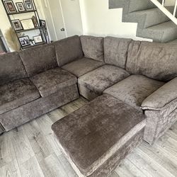 Grey Sectional With Ottoman
