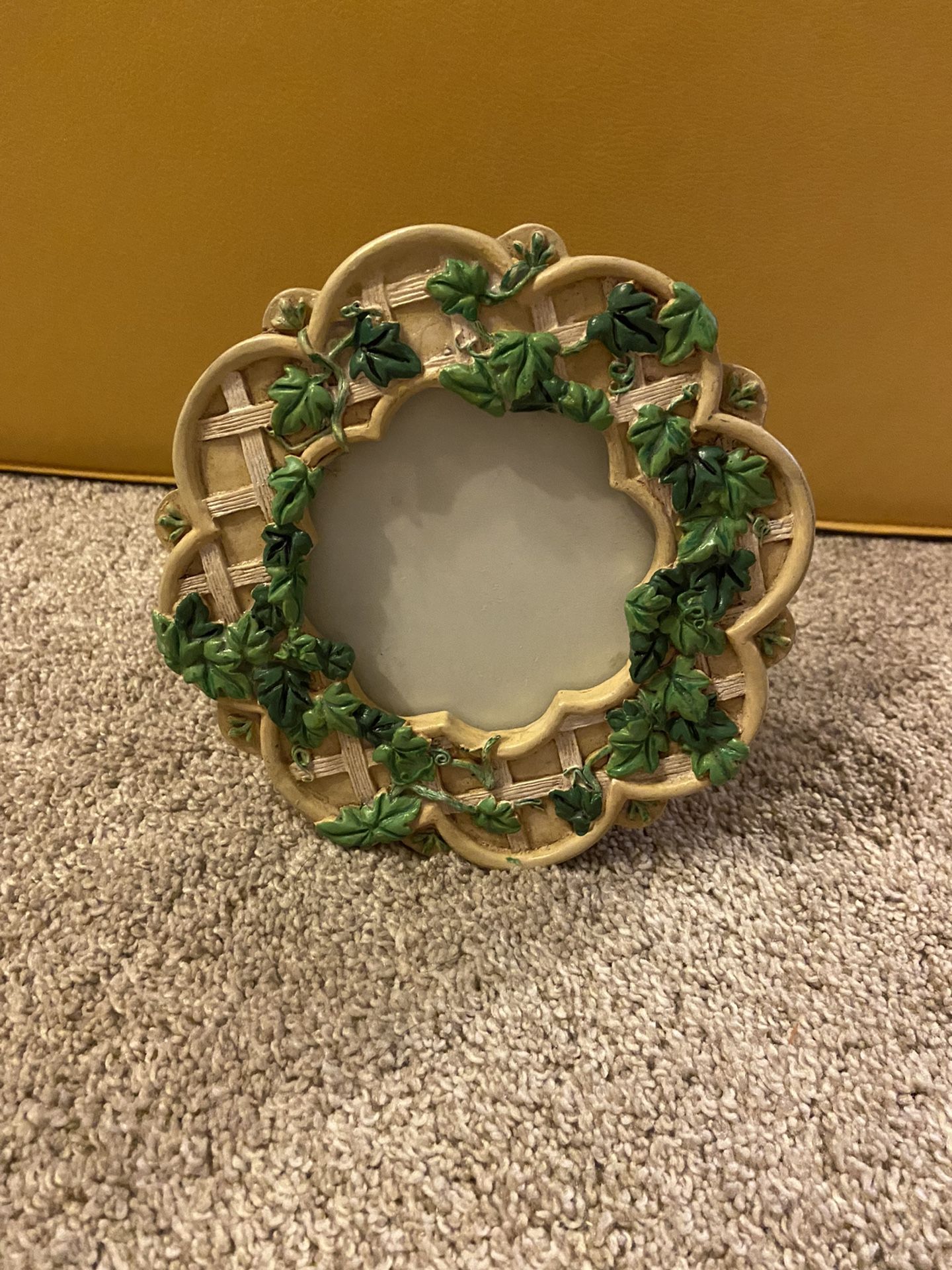 3” Circular Lattice Ivy Picture Frame