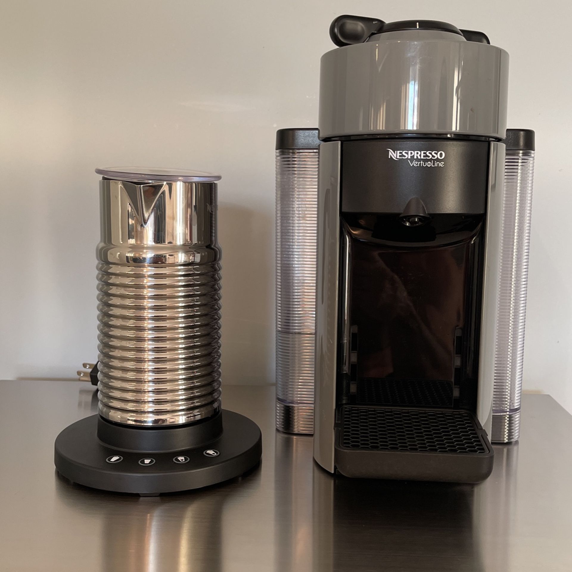 Nespresso Machine (Grey) W/Aeroccino Machine