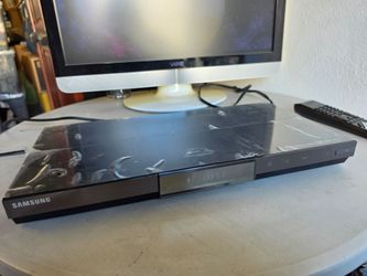 Samsung BD-D5700 Wi-Fi-enabled Blu-ray and DVD player