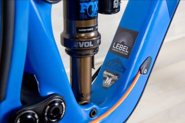 Pivot Switchblade V2 Carbon Flagship Team