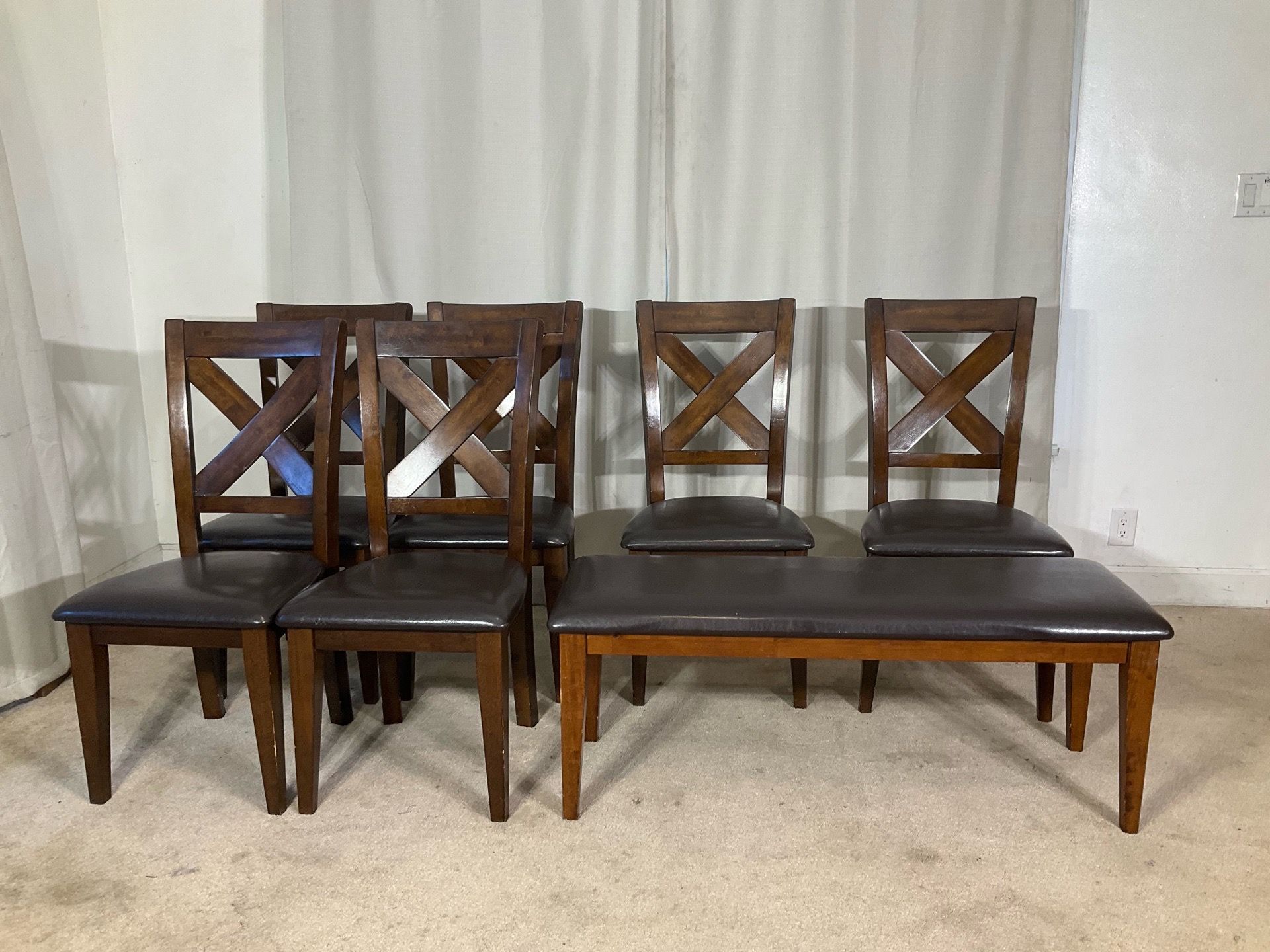 6 Chairs & A Bench SEATING FOR 8! 6 Sillas y Una Banca SUPER MACIZAS!