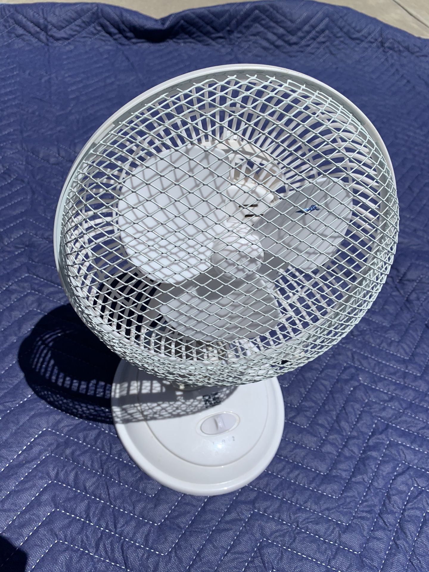 Room Essentials 9” Oscillating Desk Fan (Model FT18-4F)