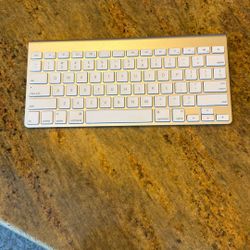 Apple Bluetooth Keyboard 