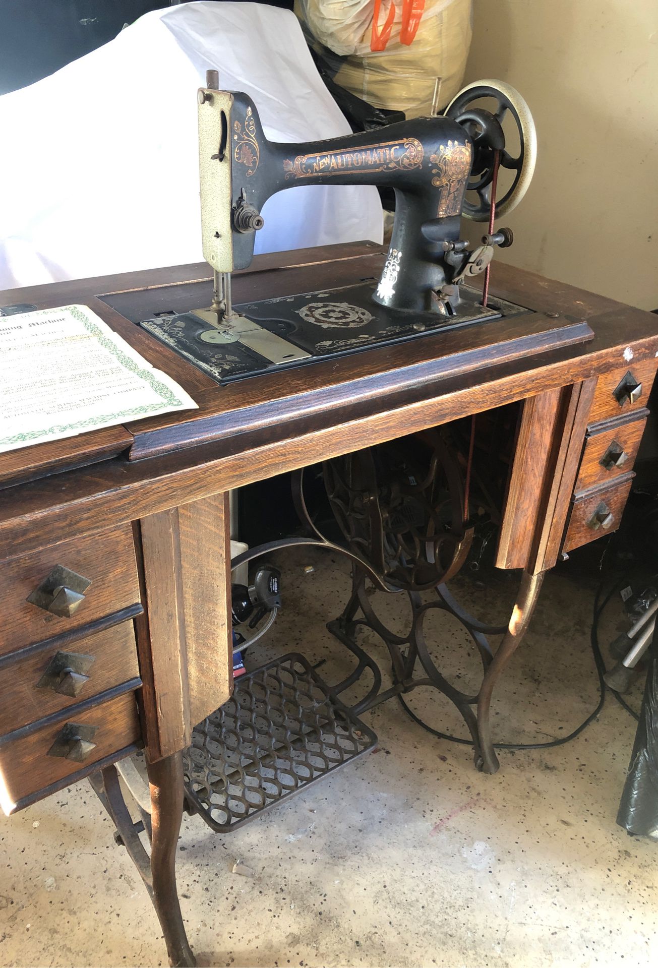 1915 antique automatic sewing machine