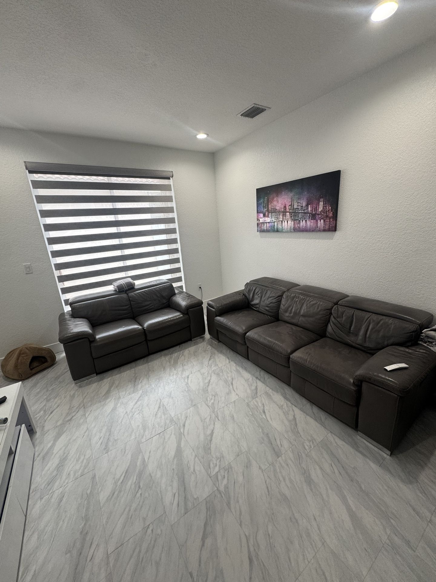 Free Sofa Set