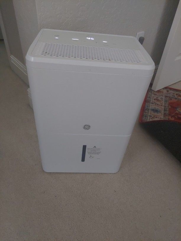 GE DEHUMIDIFIER FOR MEDIUM SIZED ROOM.