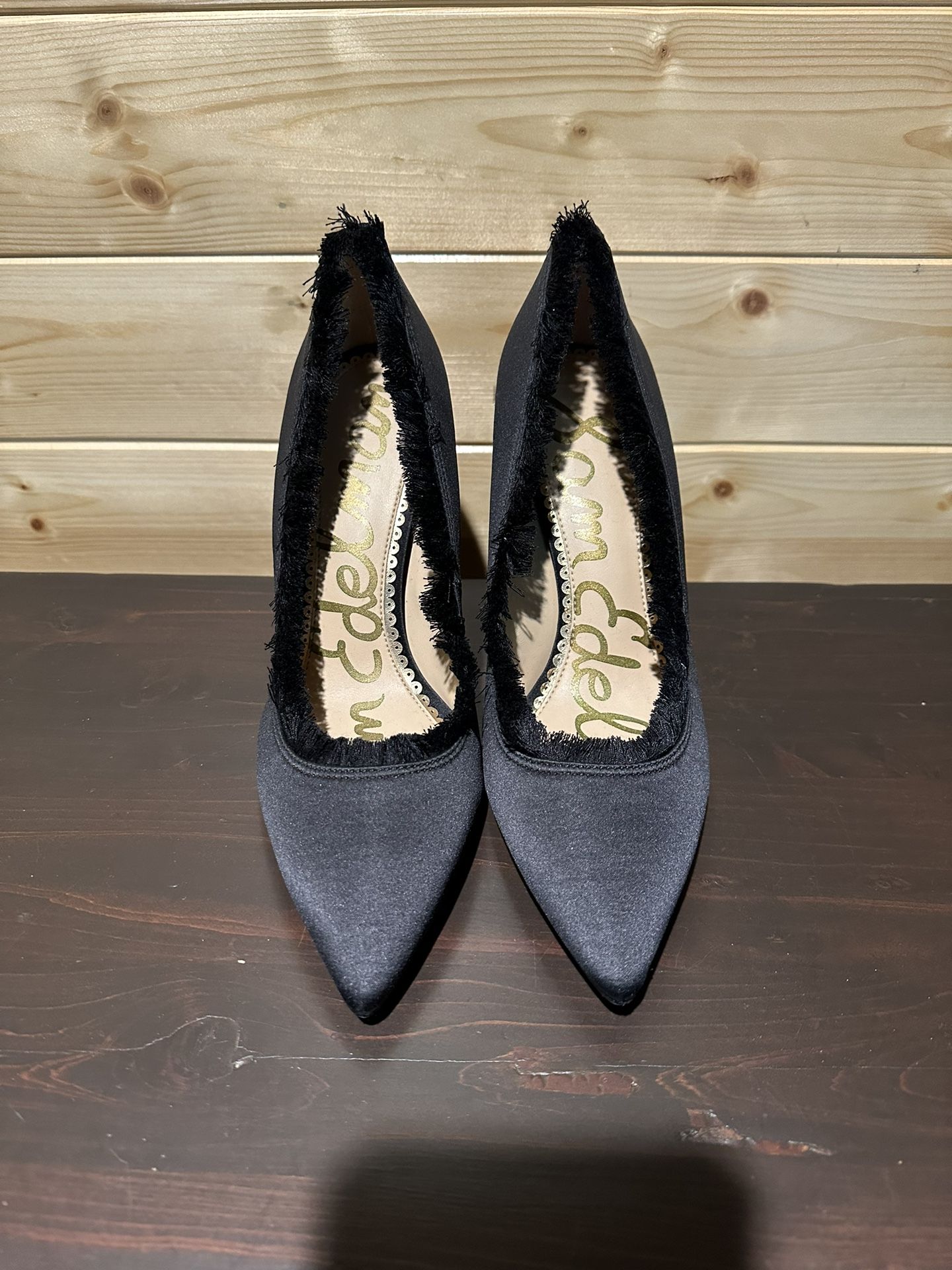 BNWOT Sam Edelman black satin with fringe pumps in size 6