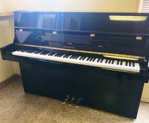 Compact Beauty & Fantastic sound 2001 Samick Piano/Will Deliver