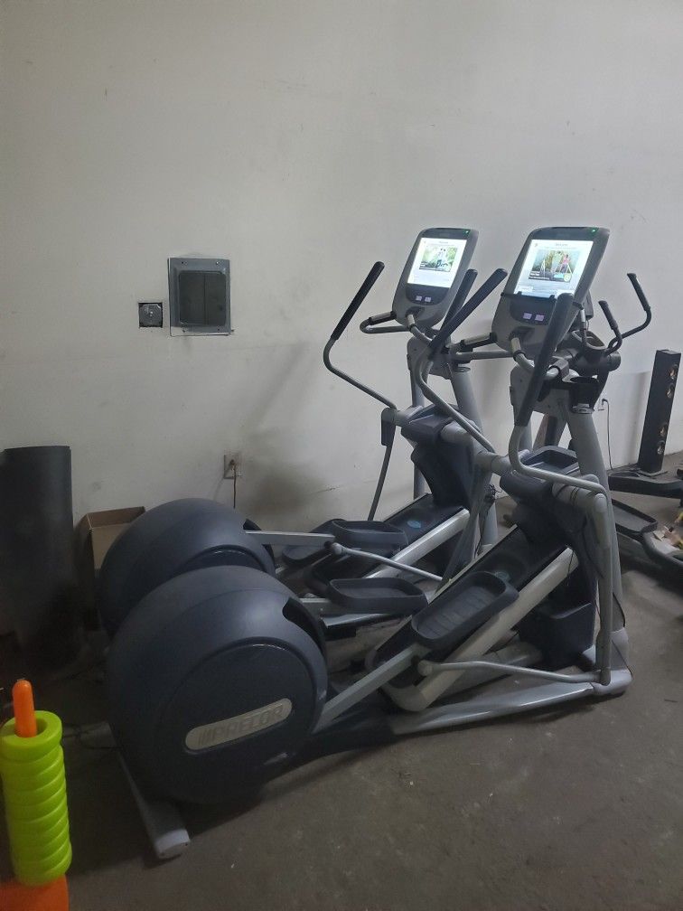 Precor EFX 885 Elliptical Crosstrainer w/ p80 Console