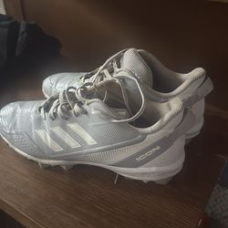 Men’s Adidas baseball cleats