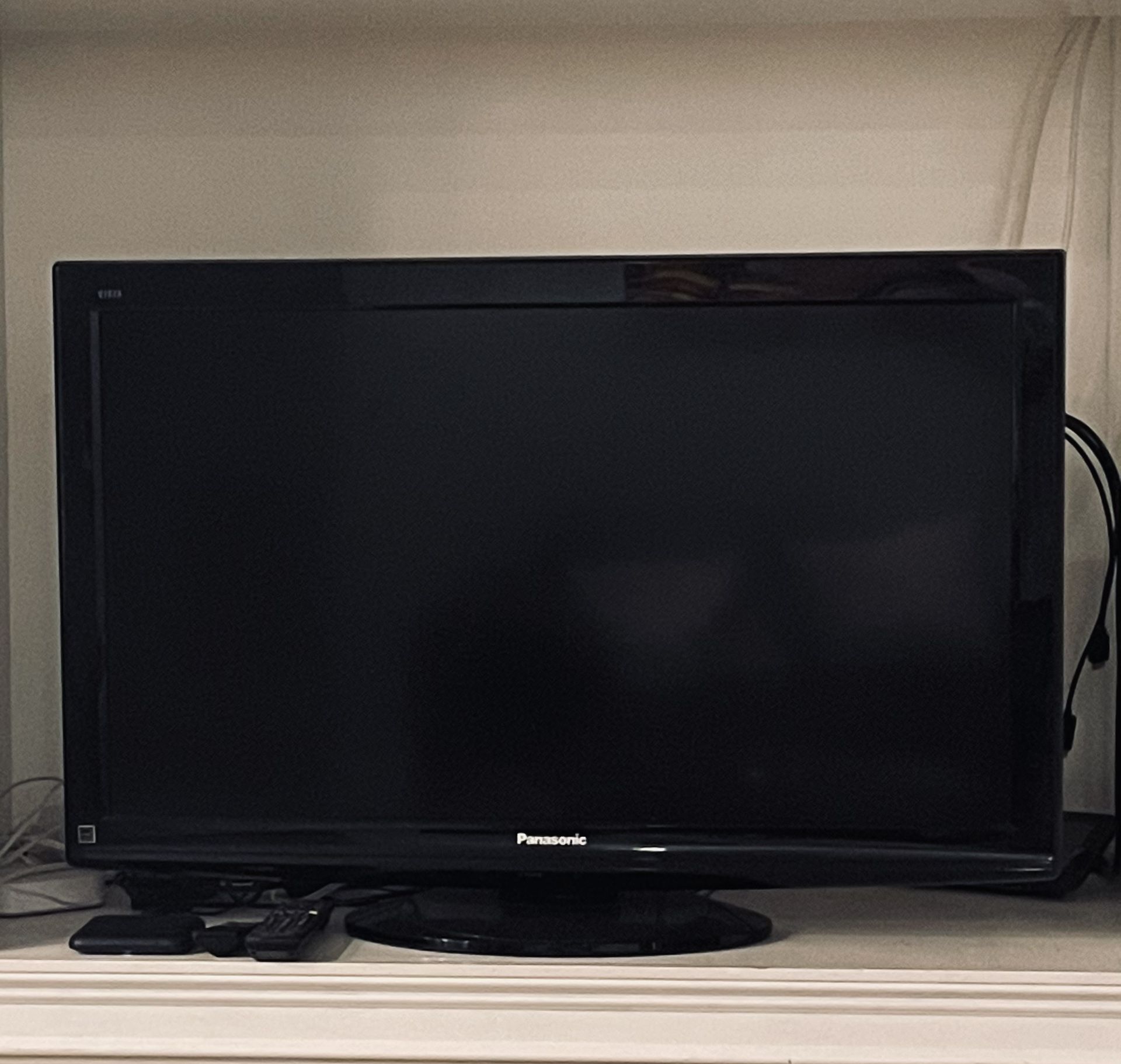 18x32 Panasonic TV
