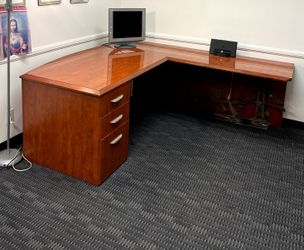 Beautiful L Shaped Mahogany Style Desk - Corner Desk