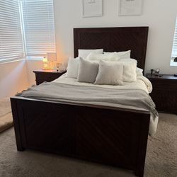 Queen Bedroom Furniture Set