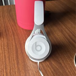 White And Silver Dr Dre Beats 