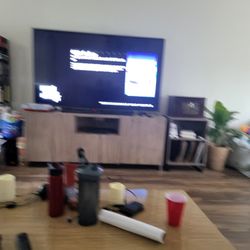 SAMSUNG 75INCH TV BROKEN