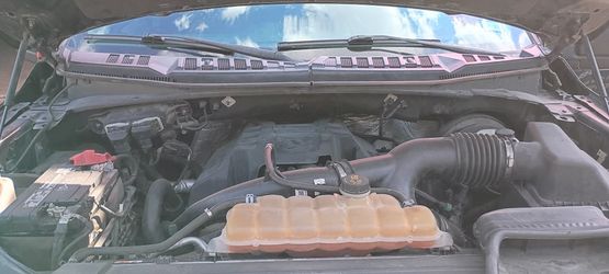 Ford F150  Motor 2.7 Ecoboost..122 Mil Millas ...Salvage Title ...Está Muy Buenas Condiciones 
