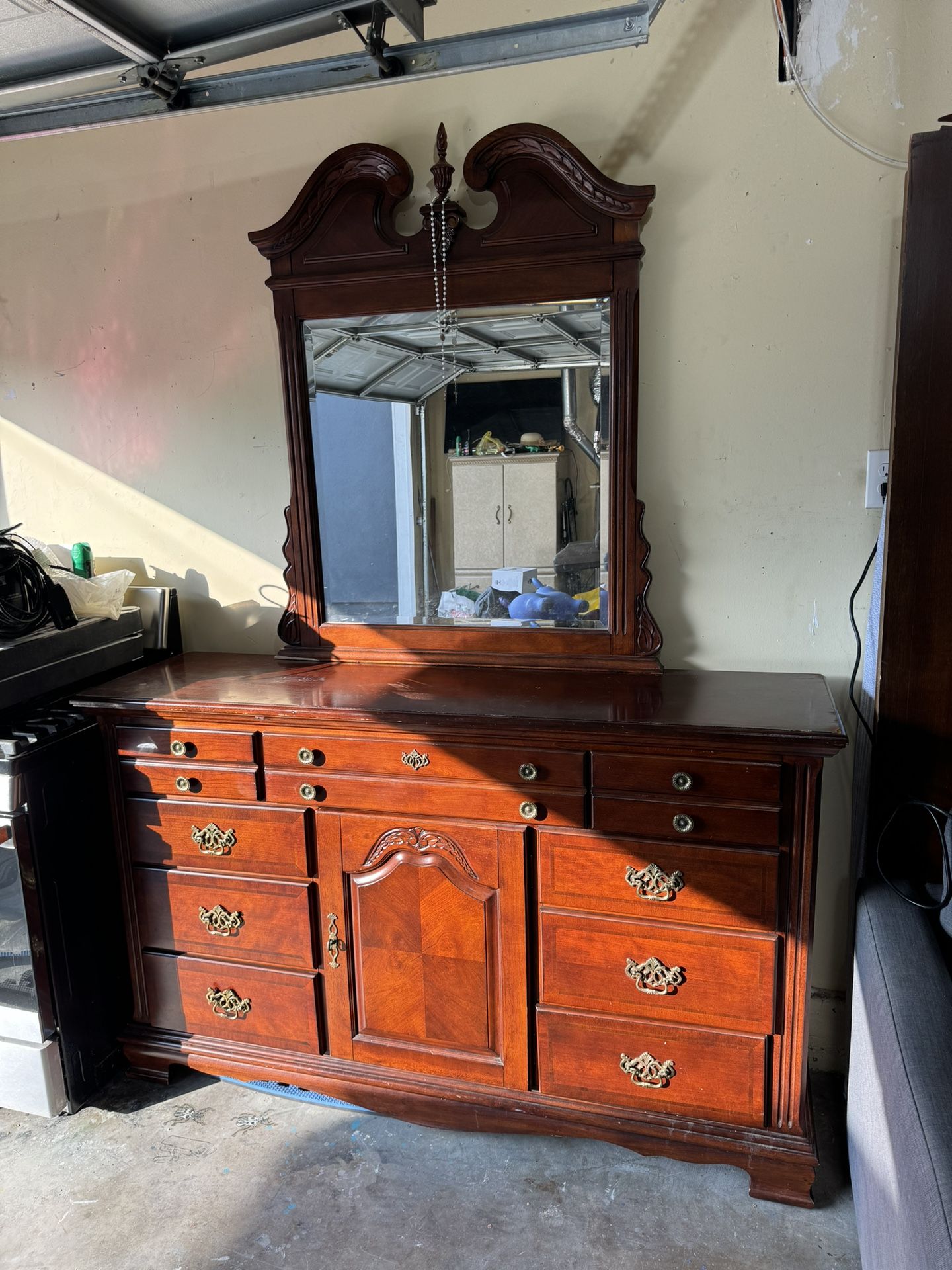 Tocador / Dresser With Mirror