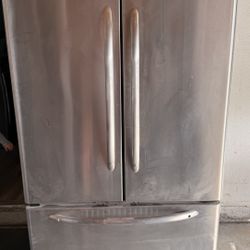 Maytag Stainless Steel French Door Fridge – Works Great!
