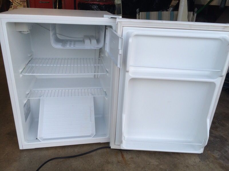 Black & Decker White Under Counter Refrigerator, #BCF27