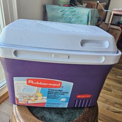 Rubbermaid 12 Pack Ice Chest 
