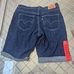 Woman's Levi Bermuda shorts