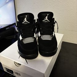 Jordan 4 White Thunder 
