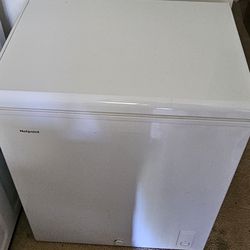 Hotpoint 5 cu.ft Chest Freezer – Excellent Condition