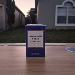 🌿 Abercrombie & Fitch – Authentic Self (1.0 oz)