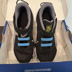 Nike Giannis Immortality 2 Black/ White University Blue 3Y